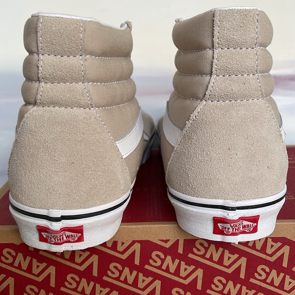Vans Men’s Sk8-Hi
Color Theory French Oak
VN0005U9BLL
Sneakers - Picture 13 of 16